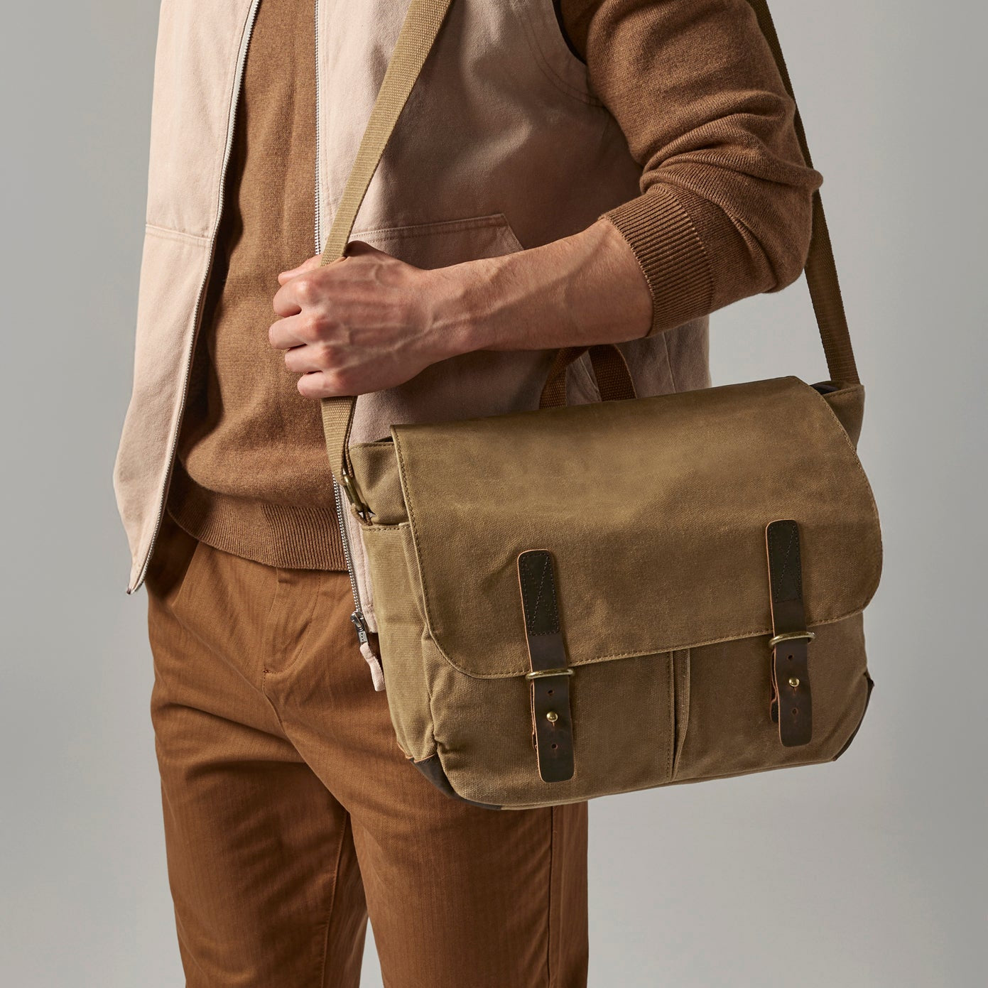 SAY YES TO NEW ADVENTURES - MESSENGER BAG